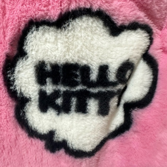 *CLEARANCE* Hello Kitty Pink Heart Envelope Faux Fur Blanket - Picture 4 of 5